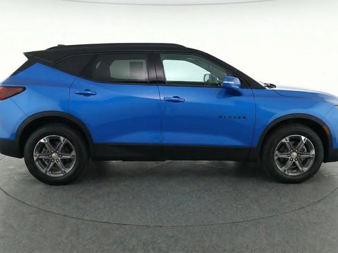 Used 2025 Chevrolet Blazer LT FWD image 11