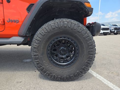 Used 2023 Jeep Wrangler Unlimited Rubicon w/ Cold Weather Group AWD/4WD image 28