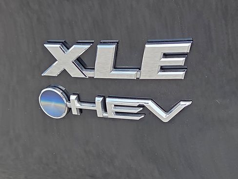 Used 2025 Toyota RAV4 XLE w/ Convenience Package AWD/4WD image 8
