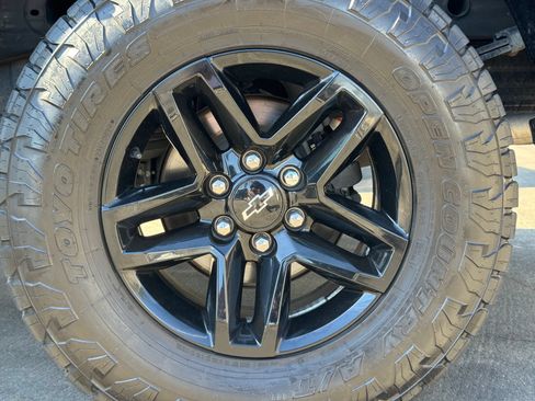 Used 2021 Chevrolet Silverado 1500 Custom Trail Boss AWD/4WD image 11