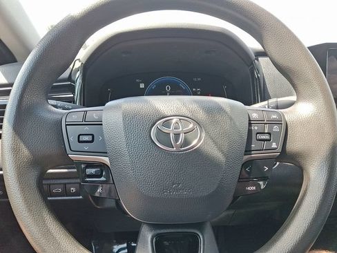 Used 2025 Toyota Camry LE AWD/4WD image 18