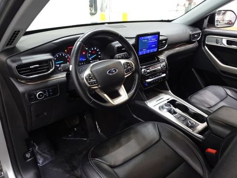 Used 2023 Ford Explorer Limited AWD/4WD image 24