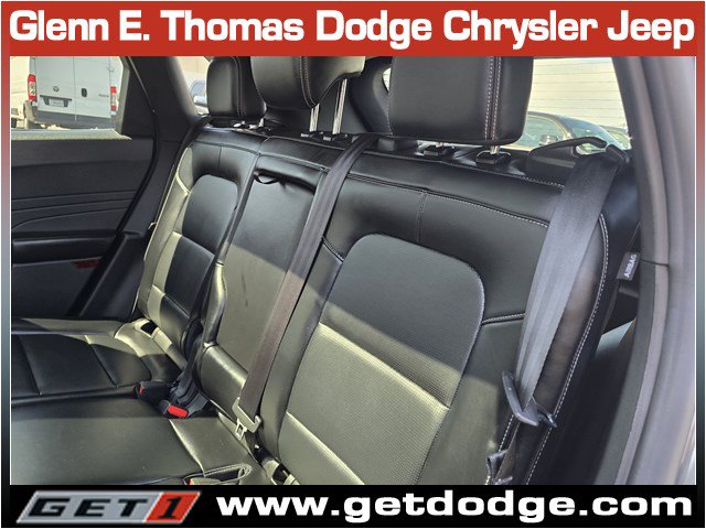 Used 2025 Ford Escape Platinum AWD/4WD image 25
