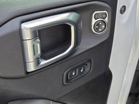 Used 2024 Jeep Gladiator Mojave image 16