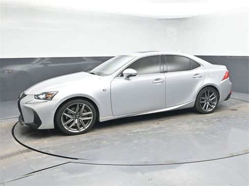 Used 2017 Lexus IS 200t image 4