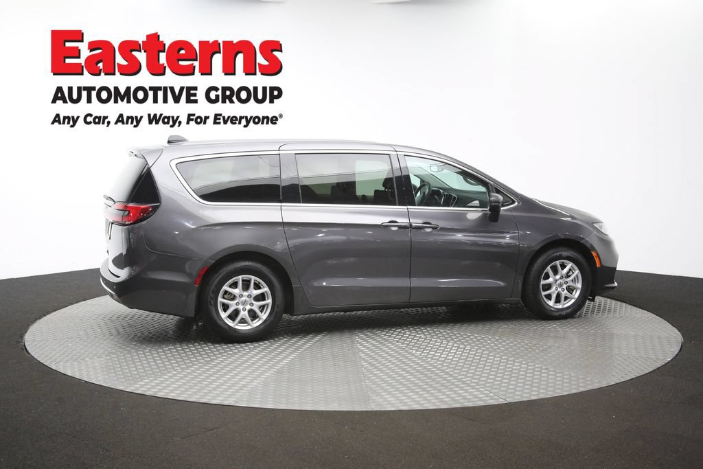 Used 2023 Chrysler Pacifica Touring-L FWD image 45