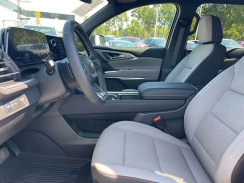 Used 2025 Chevrolet Traverse LT w/ LPO, Floor Liner Package image 9