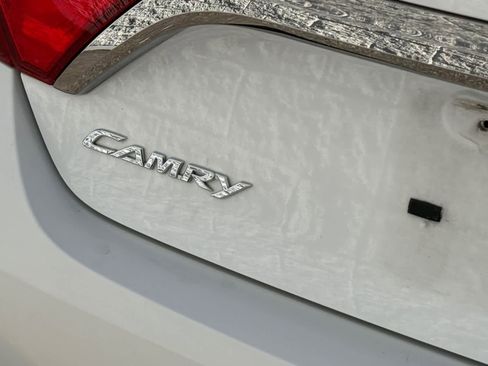 Used 2017 Toyota Camry SE image 10