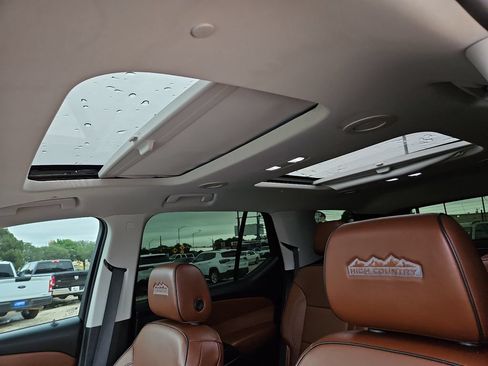 Used 2018 Chevrolet Traverse High Country AWD/4WD image 19