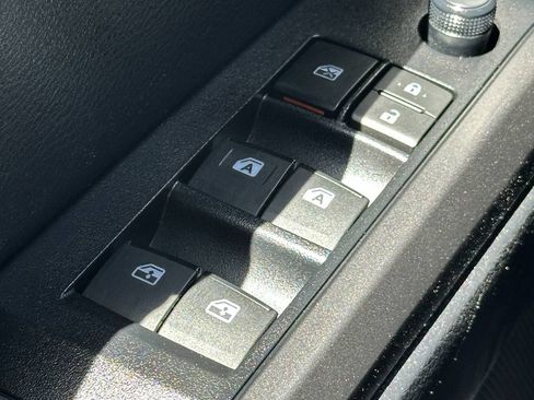 Used 2019 Toyota Tacoma TRD Off-Road w/ Technology Package AWD/4WD image 38