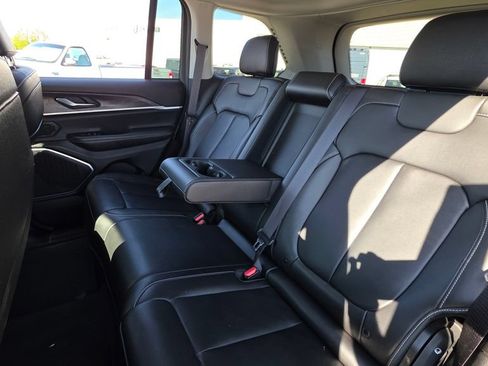 Used 2023 Jeep Grand Cherokee Limited AWD/4WD image 19
