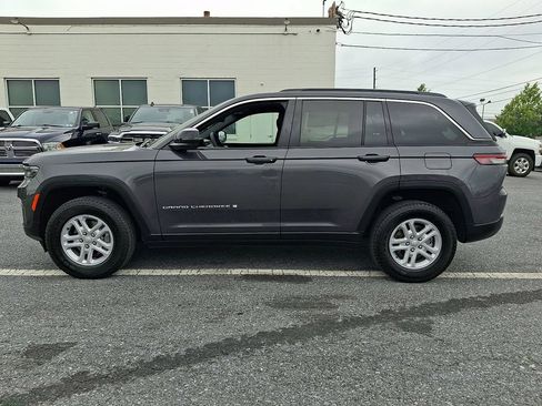 Used 2025 Jeep Grand Cherokee Laredo w/ Luxury Tech Group I AWD/4WD image 9