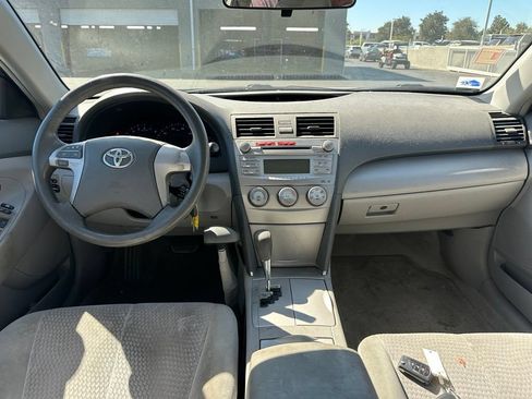 Used 2010 Toyota Camry LE FWD image 8