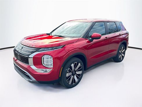 New 2026 Mitsubishi Outlander SE image 3