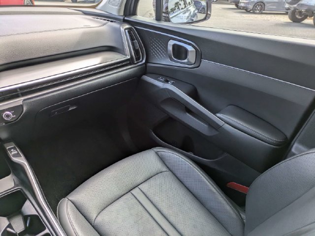 Used 2025 Kia Sorento EX w/ Panoramic Sunroof Package FWD image 25