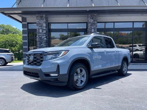 Used 2025 Honda Ridgeline TrailSport image 12