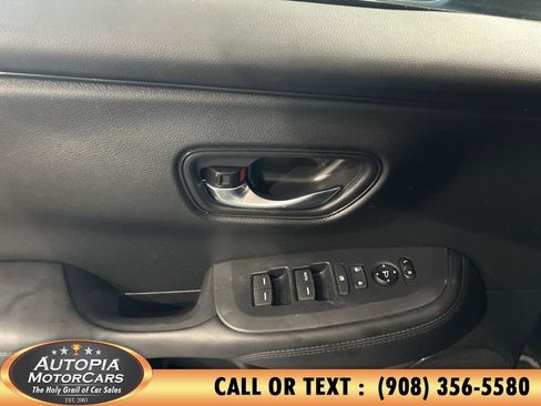 Used 2025 Honda HR-V LX image 18