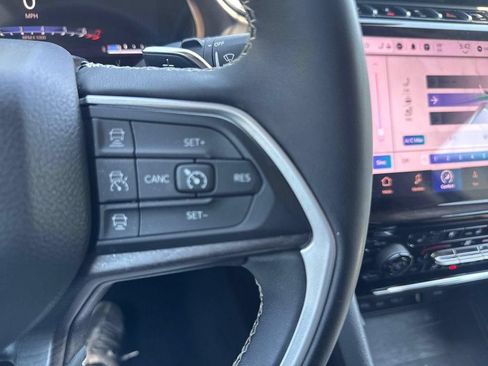 Used 2023 Jeep Grand Cherokee Limited w/ Luxury Tech Group II AWD/4WD image 43