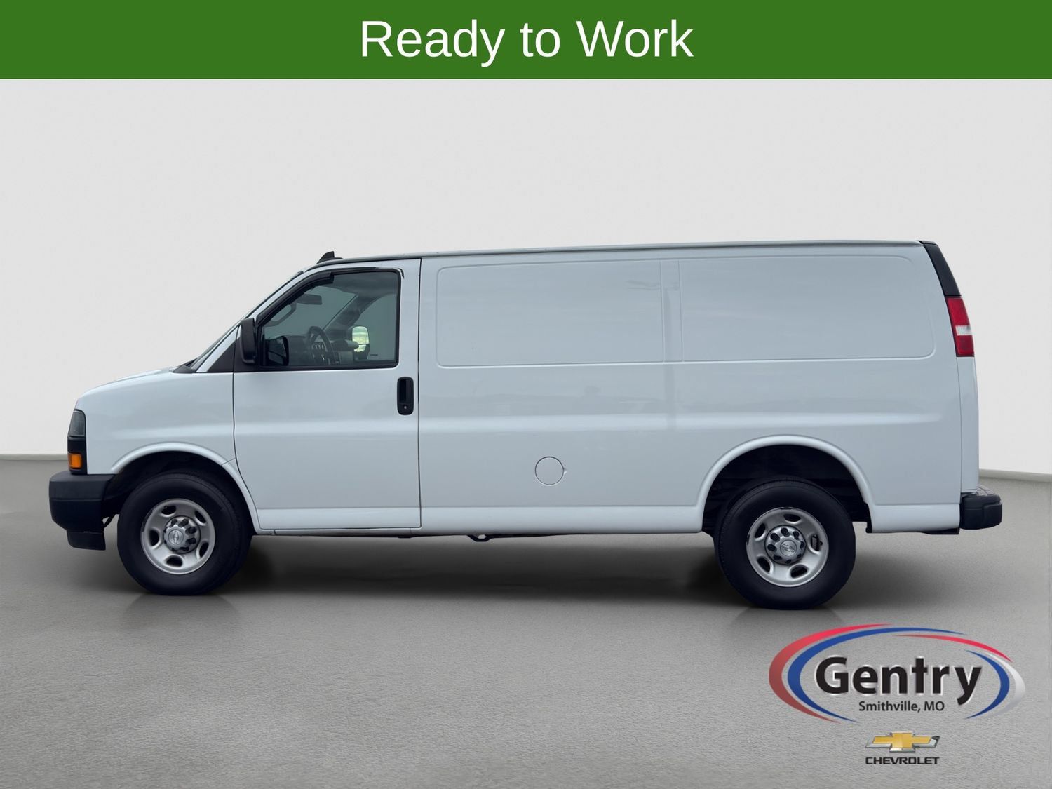 Used 2018 Chevrolet Express 2500 w/ Driver Convenience Package RWD image 3
