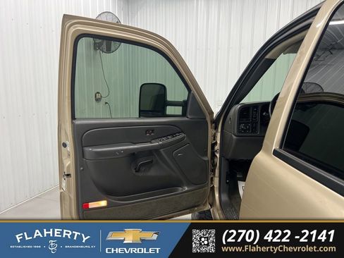 Used 2005 GMC Sierra 2500 SLE w/ Heavy-Duty Power Package image 8