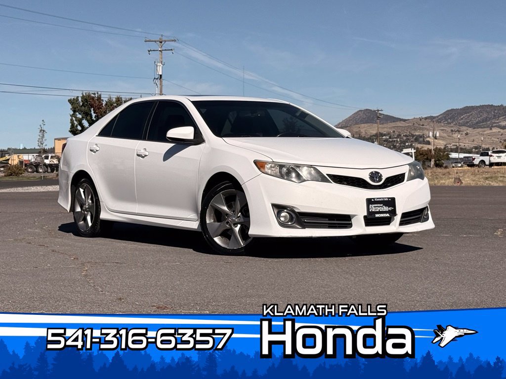 Used 2014 Toyota Camry SE w/ Moonroof Package FWD image 1