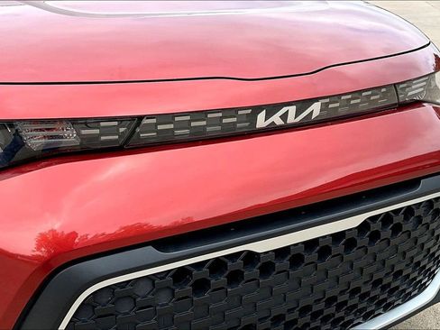 Used 2025 Kia Soul LX w/ LX Technology Package FWD image 32