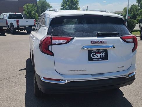 Used 2024 GMC Terrain SLT AWD/4WD image 7