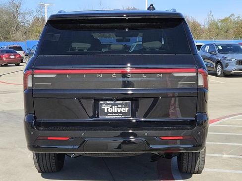 New 2025 Lincoln Navigator Reserve image 7