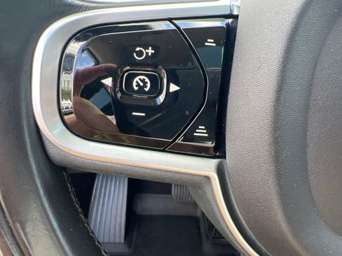Used 2018 Volvo XC90 T5 Momentum w/ Convenience Package AWD/4WD image 21