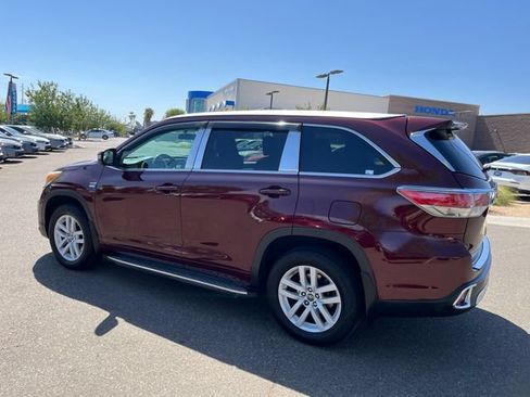 Used 2016 Toyota Highlander LE FWD image 4