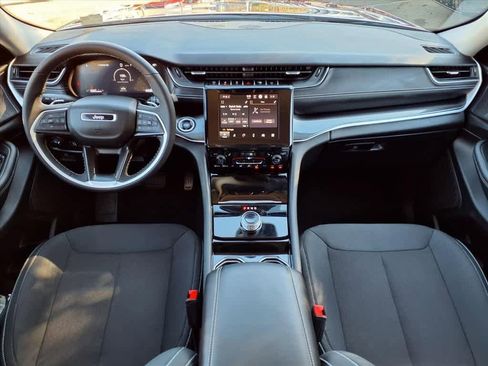 Used 2023 Jeep Grand Cherokee Laredo w/ Luxury Tech Group I image 12