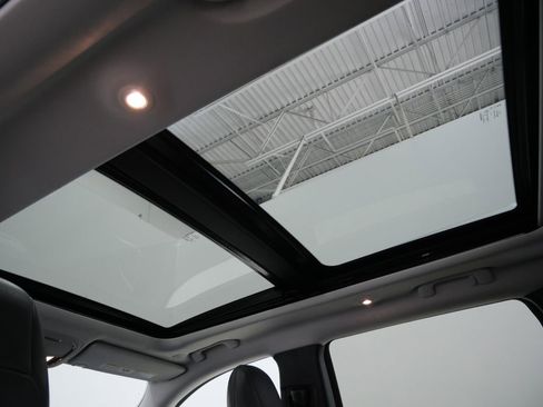 Used 2021 Jeep Cherokee Limited image 4