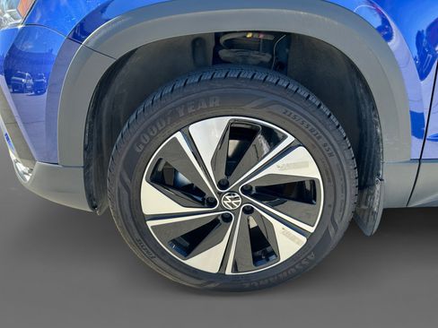 Certified 2024 Volkswagen Taos SE w/ Panoramic Sunroof Package image 19