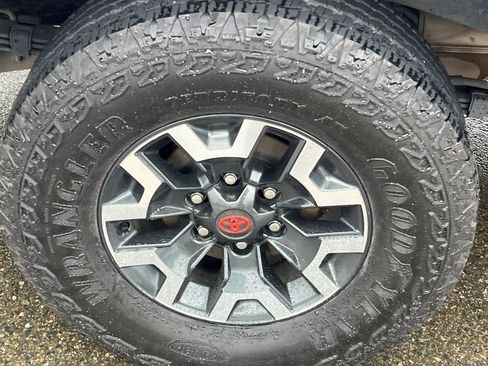 Certified 2023 Toyota Tacoma TRD Off-Road AWD/4WD image 17
