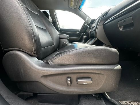 Used 2012 Kia Sorento SX FWD image 27