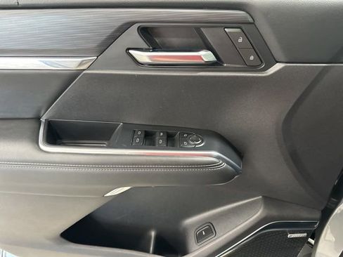 Used 2025 GMC Acadia Elevation image 28