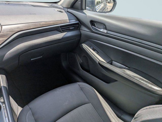Used 2024 Nissan Altima 2.5 SV FWD image 15