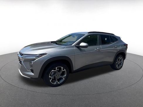 Used 2025 Chevrolet Trax LT image 8
