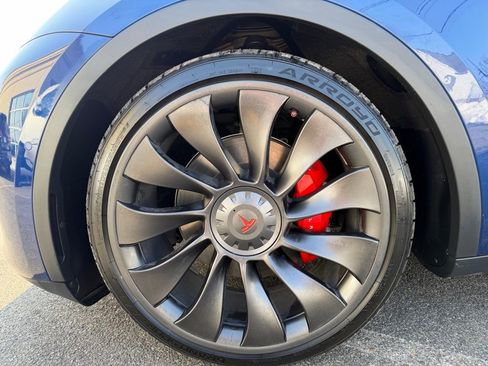 Used 2022 Tesla Model Y Performance image 11
