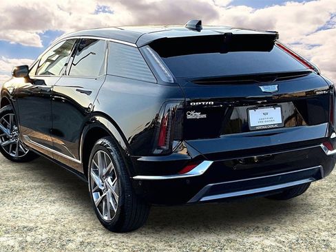 Certified 2025 Cadillac Optiq Luxury 2 w/ LPO, Floor Liner Package image 4