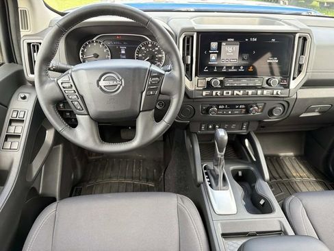 Used 2025 Nissan Frontier SV w/ SV Convenience Package RWD image 26