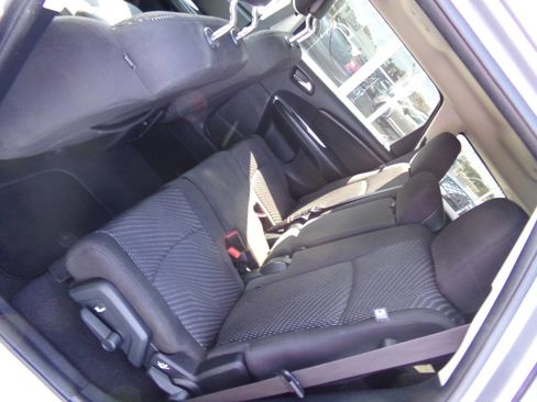 Used 2017 Dodge Journey SE w/ Flexible Seating Group image 14