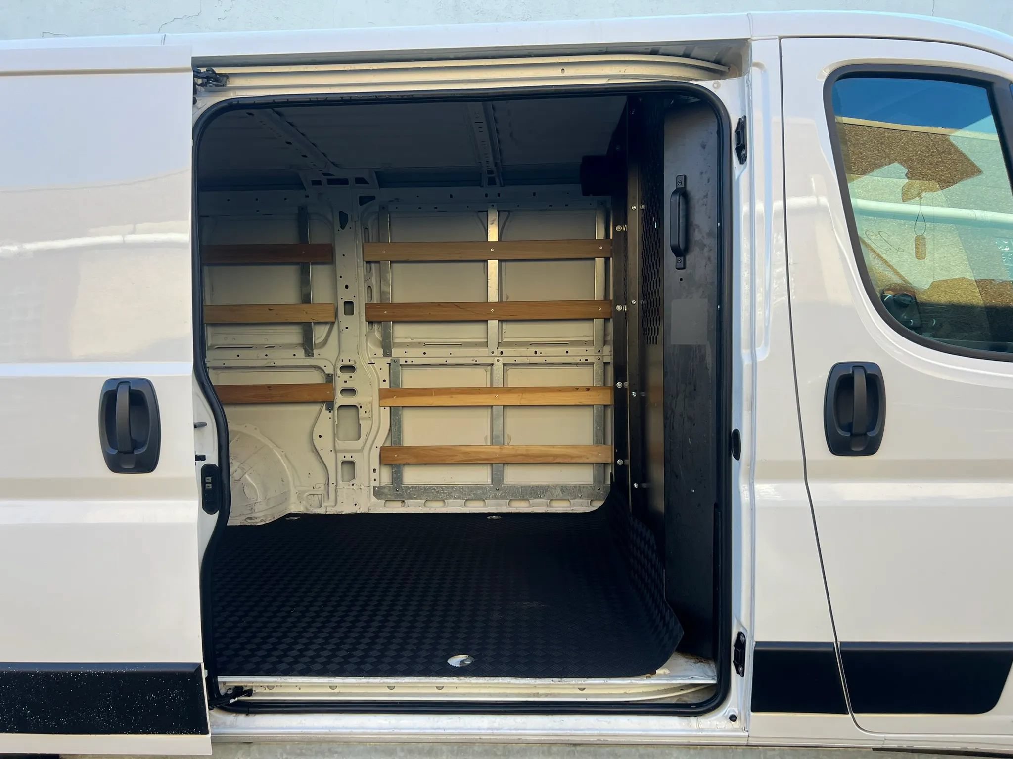 Used 2025 RAM ProMaster 2500 w/ U-Haul Equipment Group FWD image 26