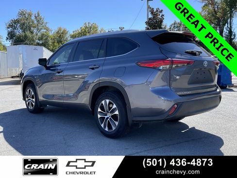 Used 2023 Toyota Highlander XLE image 5