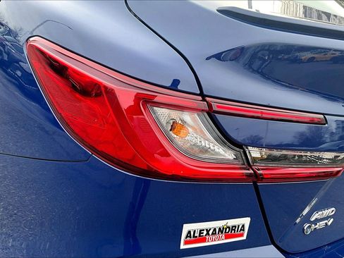 Used 2025 Toyota Camry SE image 27