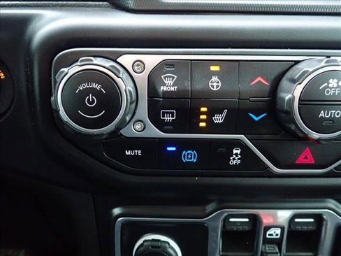 Used 2023 Jeep Wrangler Unlimited w/ Cold Weather Group image 18