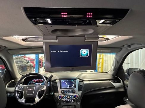 Used 2020 GMC Yukon SLT w/ Premium Edition AWD/4WD image 3