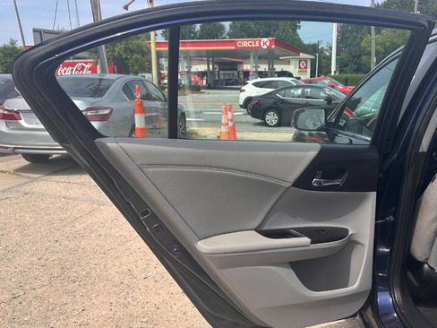 Used 2013 Honda Accord EX image 11