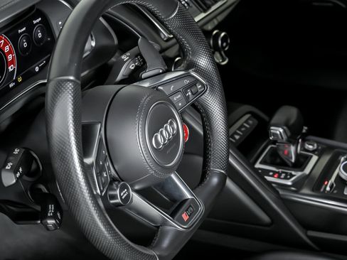 Used 2017 Audi R8 V10 image 24