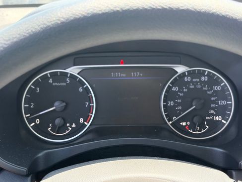 Used 2025 Nissan Altima 2.5 SV FWD image 12